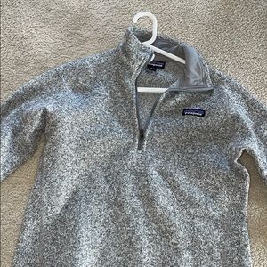 Medium grey Patagonia pullover